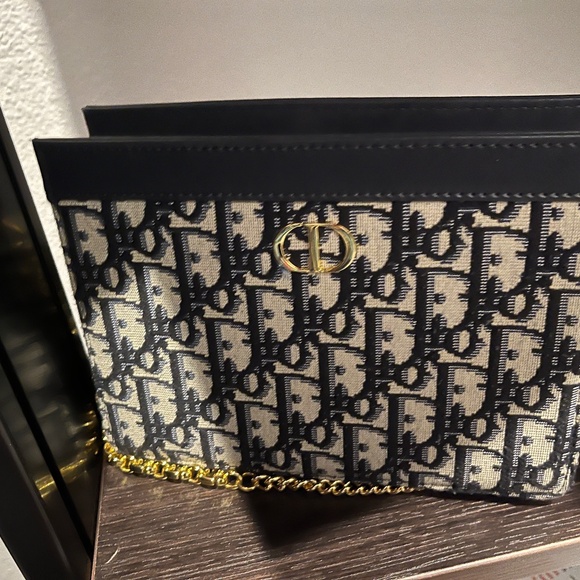 Handbag - Picture 1 of 4